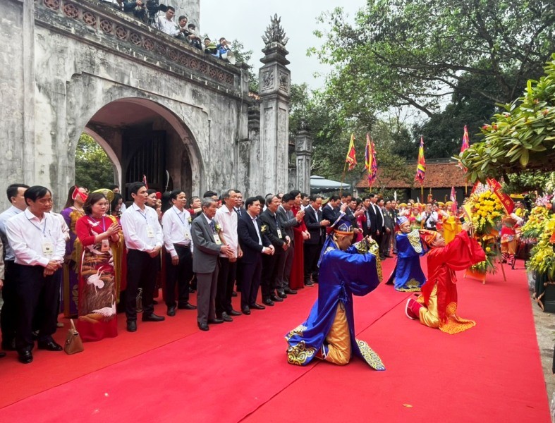 Trao Bằng công nhận Di sản văn hóa phi vật thể quốc gia cho Lễ hội Đền Bà Triệu - Ảnh 2.