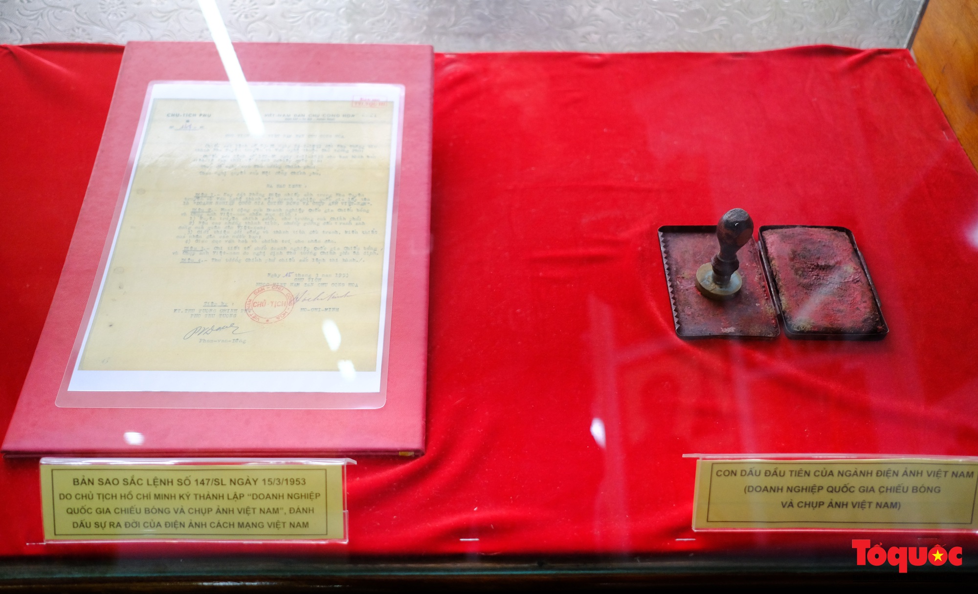 Hơn 200 tư liệu, hiện vật quý được trưng bày kỷ niệm 70 năm Điện ảnh Cách mạng Việt Nam - Ảnh 5.