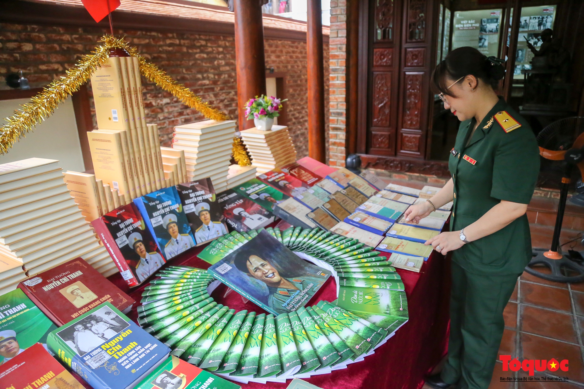 Thừa Thiên Huế tổ chức nhiều hoạt động thiết thực hưởng ứng Ngày Sách và Văn hóa đọc Việt Nam - Ảnh 1.