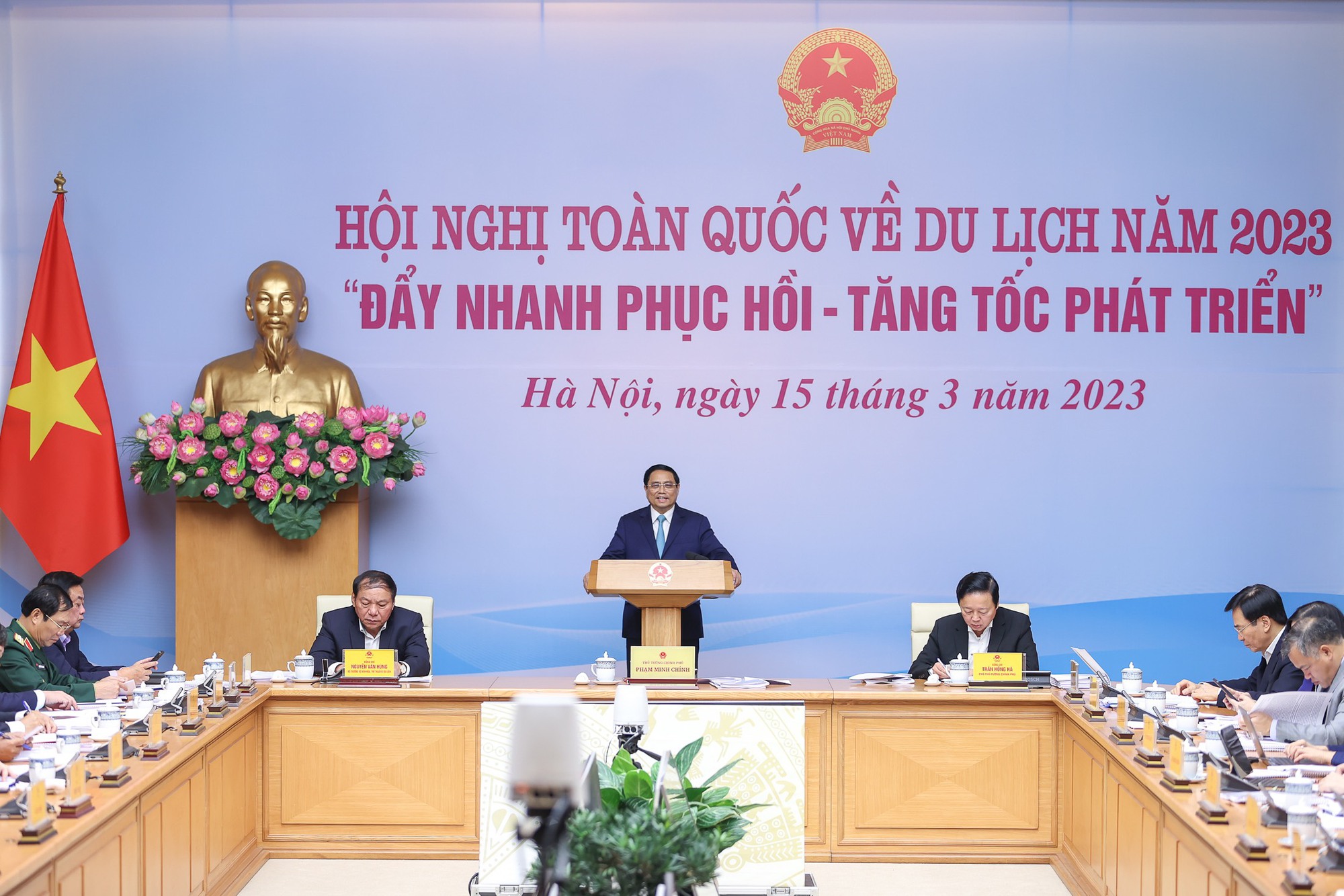 Thủ tướng chủ trì Hội nghị toàn quốc về du lịch năm 2023 - Ảnh 1.