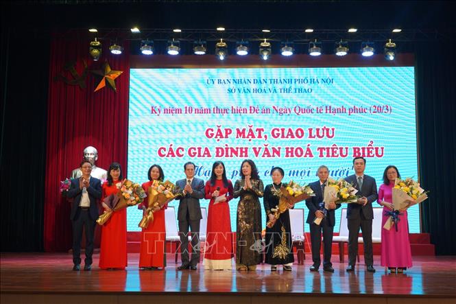 Hà Nội gặp mặt hơn 100 gia đình văn hóa tiêu biểu - Ảnh 1.