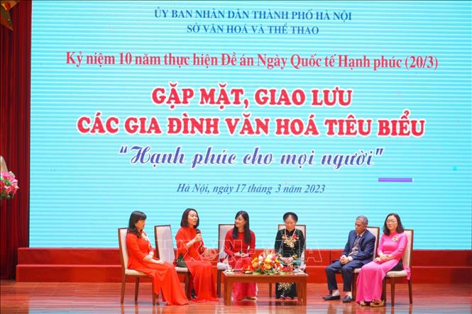 Hà Nội gặp mặt hơn 100 gia đình văn hóa tiêu biểu - Ảnh 2.