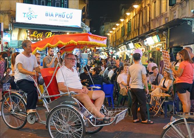 Doanh thu du lịch của Hà Nội tăng hơn 3 lần so với cùng kỳ năm trước - Ảnh 1.