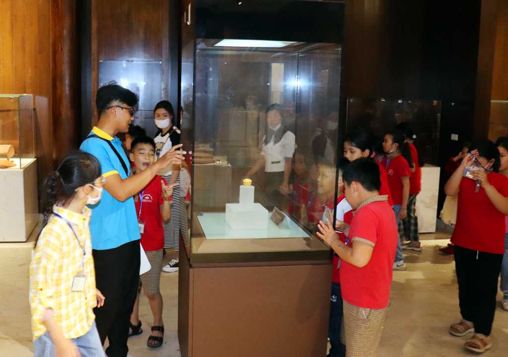 &quot;Cú hích&quot; từ đổi mới hoạt động ở Bảo tàng Quảng Ninh - Ảnh 2.