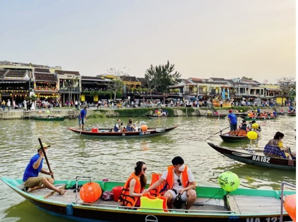 Quảng Nam: Tăng cường công tác quản lý môi trường du lịch, đảm bảo an ninh, an toàn cho khách du lịch - Ảnh 1.