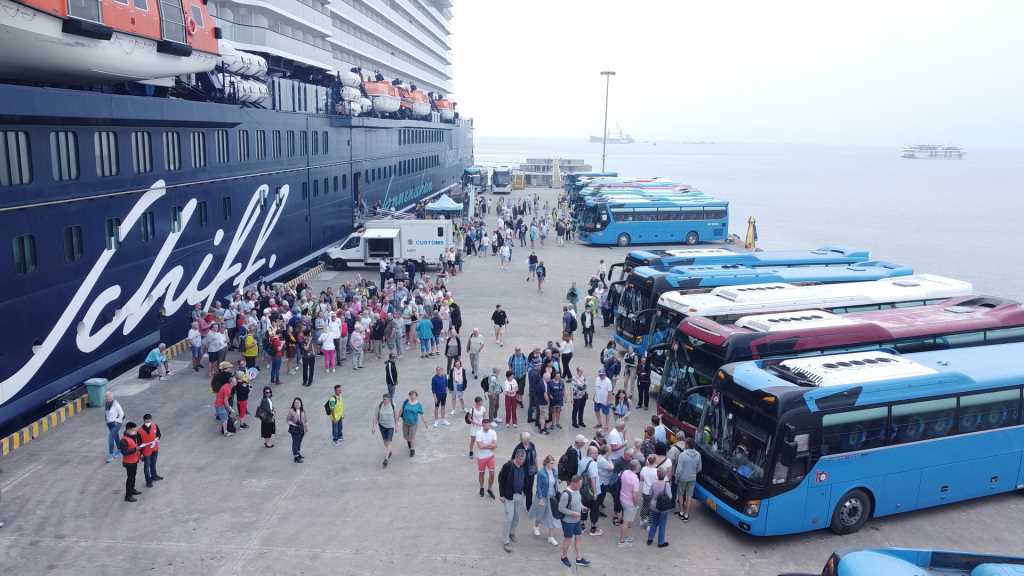 Quảng Ninh: Để hút khách du lịch tàu biển - Ảnh 1.