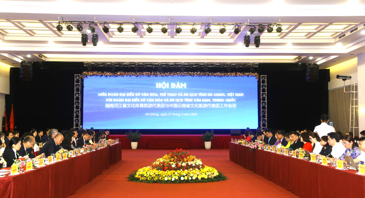 Hội đàm hợp tác phát triển du lịch giữa tỉnh Hà Giang với tỉnh Vân Nam (Trung Quốc) - Ảnh 1.