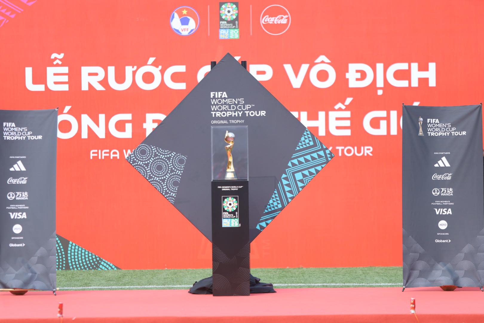 Cup vàng FIFA World Cup 2023 bắt đầu hành trình tại Việt Nam - Ảnh 2.
