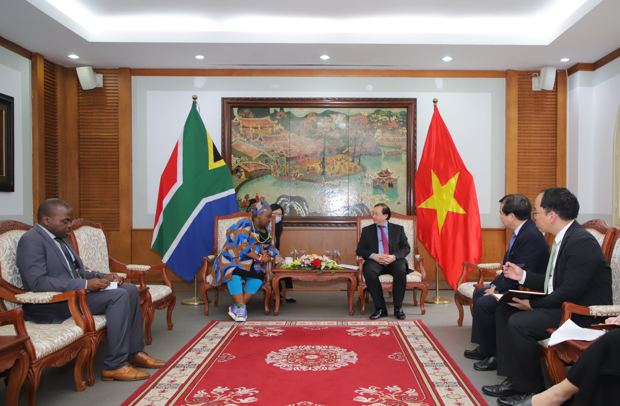 Mong muốn nâng tầm hợp tác VHTTDL giữa Việt Nam - Nam Phi - Ảnh 2.