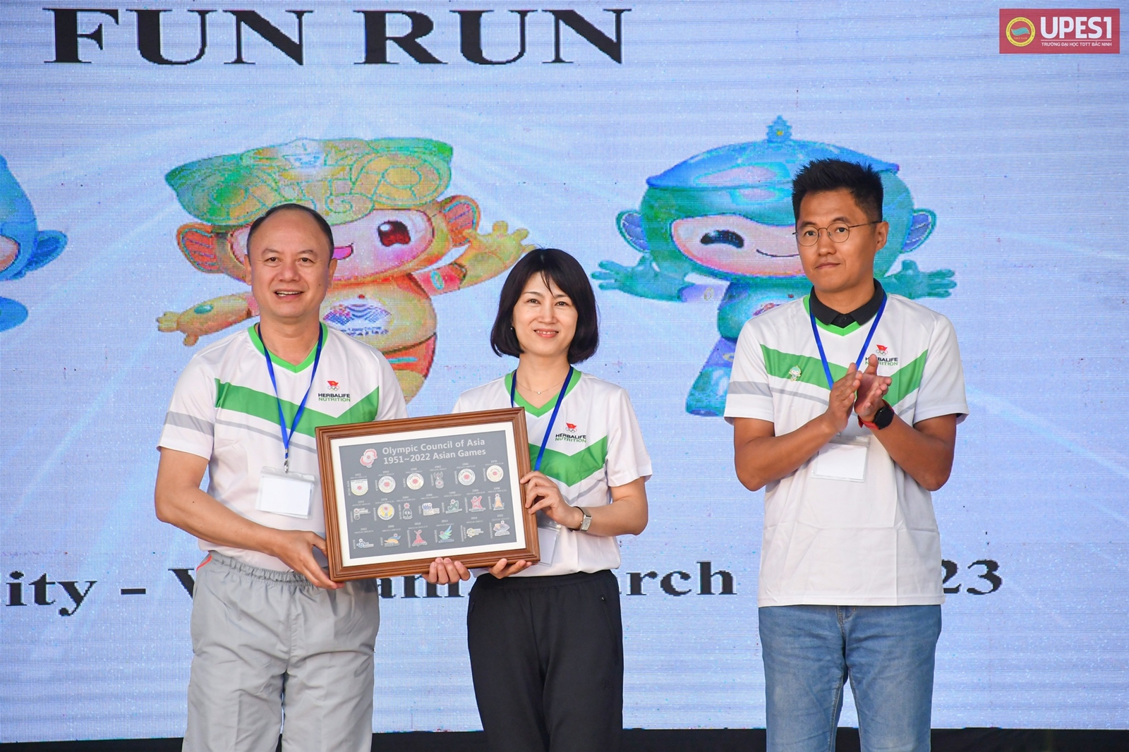 Gần 1500 người tham dự Chương trình chạy FUN RUN - Ảnh 2.