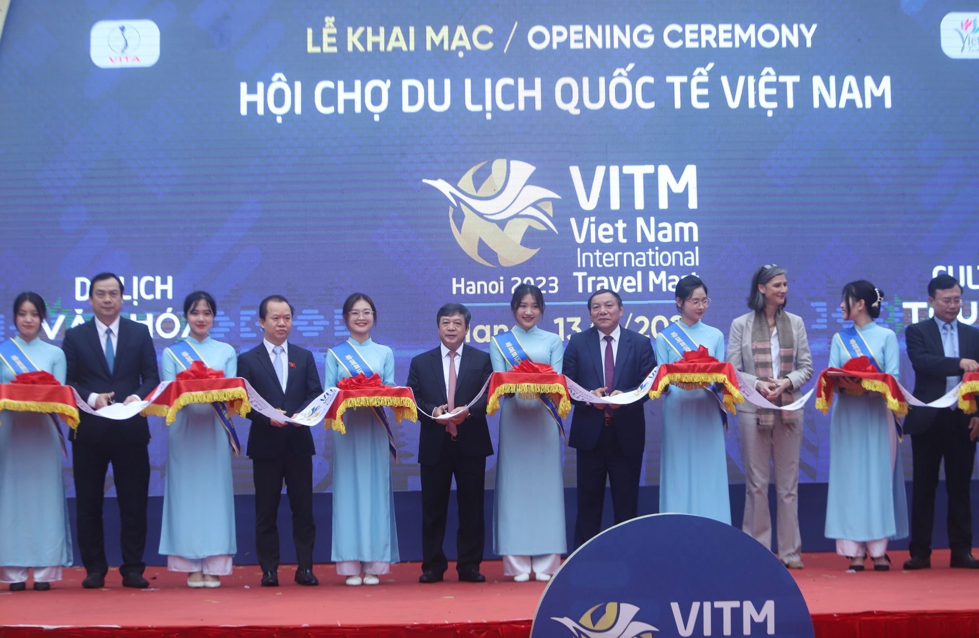 Bộ trưởng Nguyễn Văn Hùng: Du lịch là cầu nối gắn kết giữa truyền thống với hiện đại, giữa các dân tộc, các nền văn hóa - Ảnh 2.