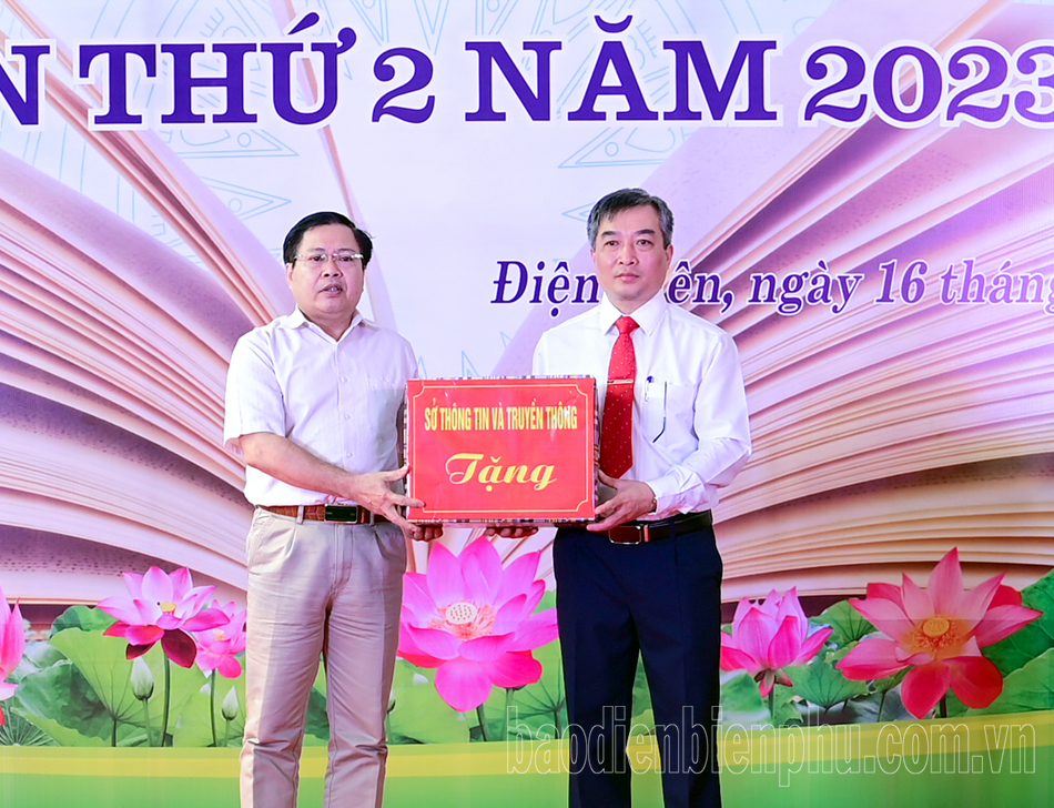 Điện Biên: Khai mạc Ngày sách và văn hóa đọc Việt Nam lần thứ 2 - Ảnh 1.