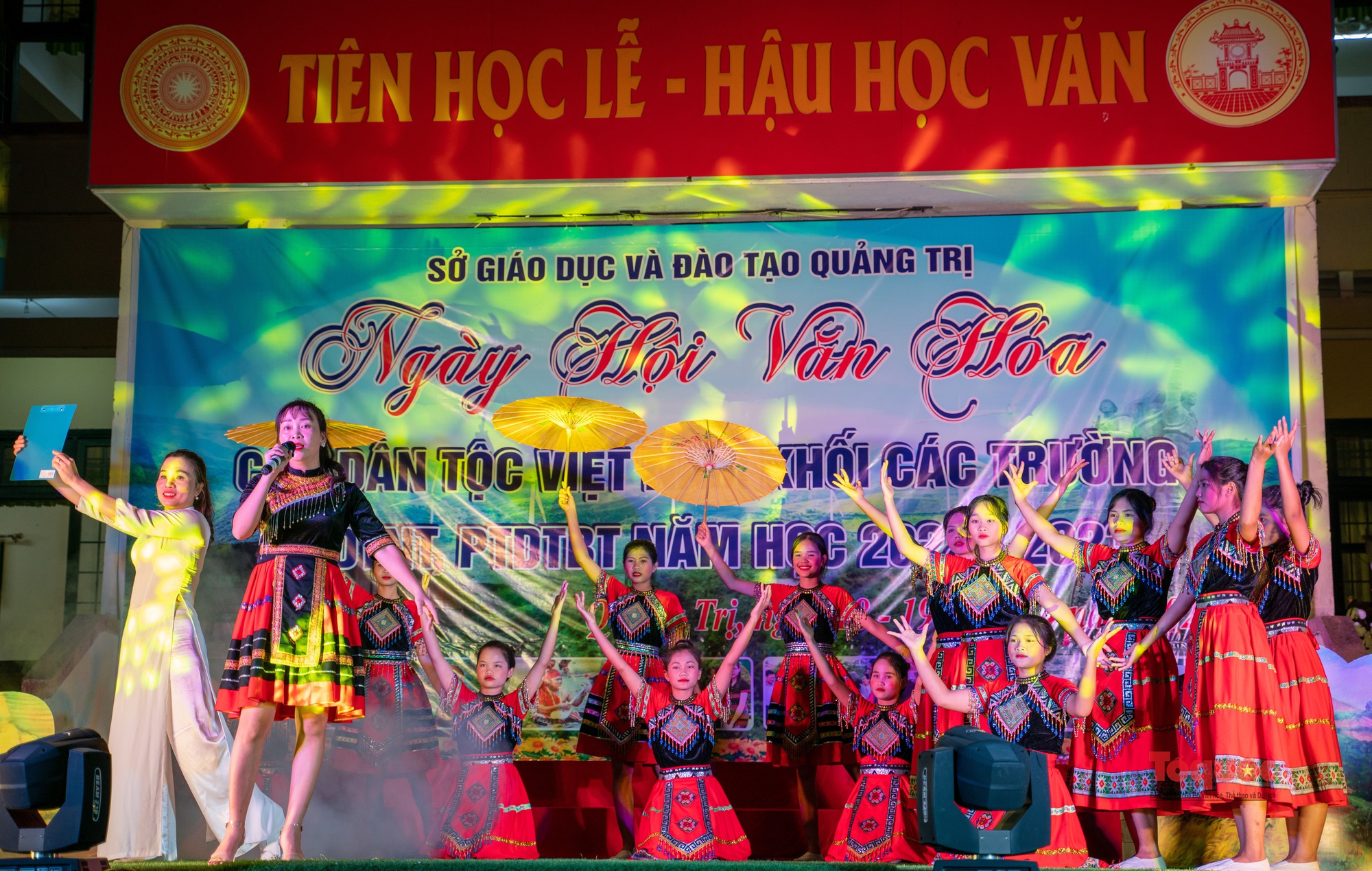 Đa sắc màu văn hóa trong ngày hội văn hóa các dân tộc của học sinh Quảng Trị - Ảnh 8.