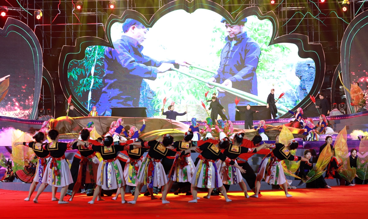 Khai mạc Festival Khèn Mông tỉnh Hà Giang và Lễ hội Văn hóa ẩm thực ba miền Bắc - Trung - Nam - Ảnh 7.