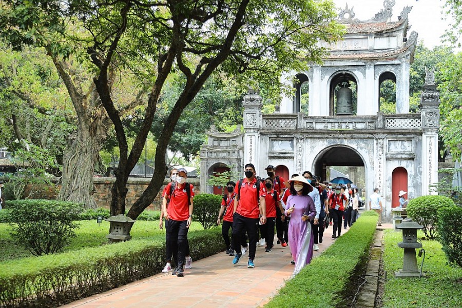 Dự kiến, Hà Nội đón 2,24 triệu lượt khách du lịch trong tháng 4-2023 - Ảnh 1.