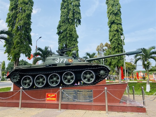 Kon Tum: Công bố quyết định công nhận Bảo vật quốc gia đối với xe tăng T59 số hiệu 377 - Ảnh 1.