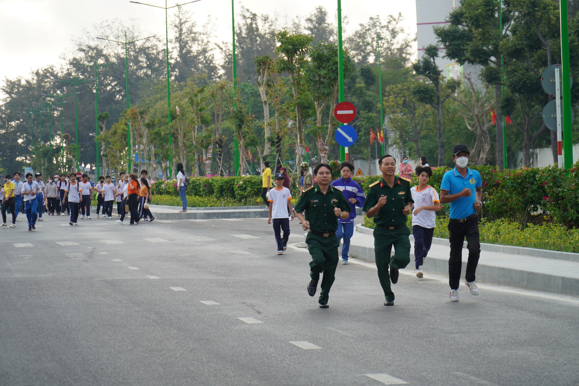 Bình Thuận: Khởi tranh Giải bán Marathon vòng quanh đảo Phú Quý - Ảnh 1.