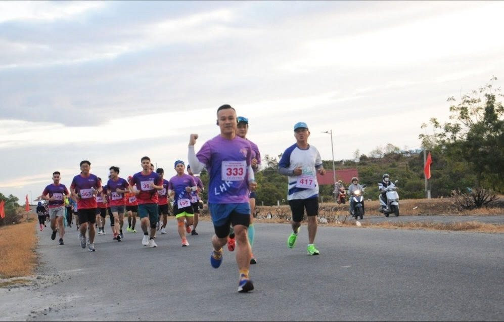 Bình Thuận: Khởi tranh Giải bán Marathon vòng quanh đảo Phú Quý - Ảnh 3.