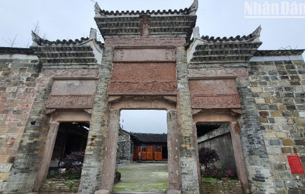 Phát triển du lịch gắn với bảo tồn văn hóa làng cổ ở Trung Quốc - Ảnh 1.