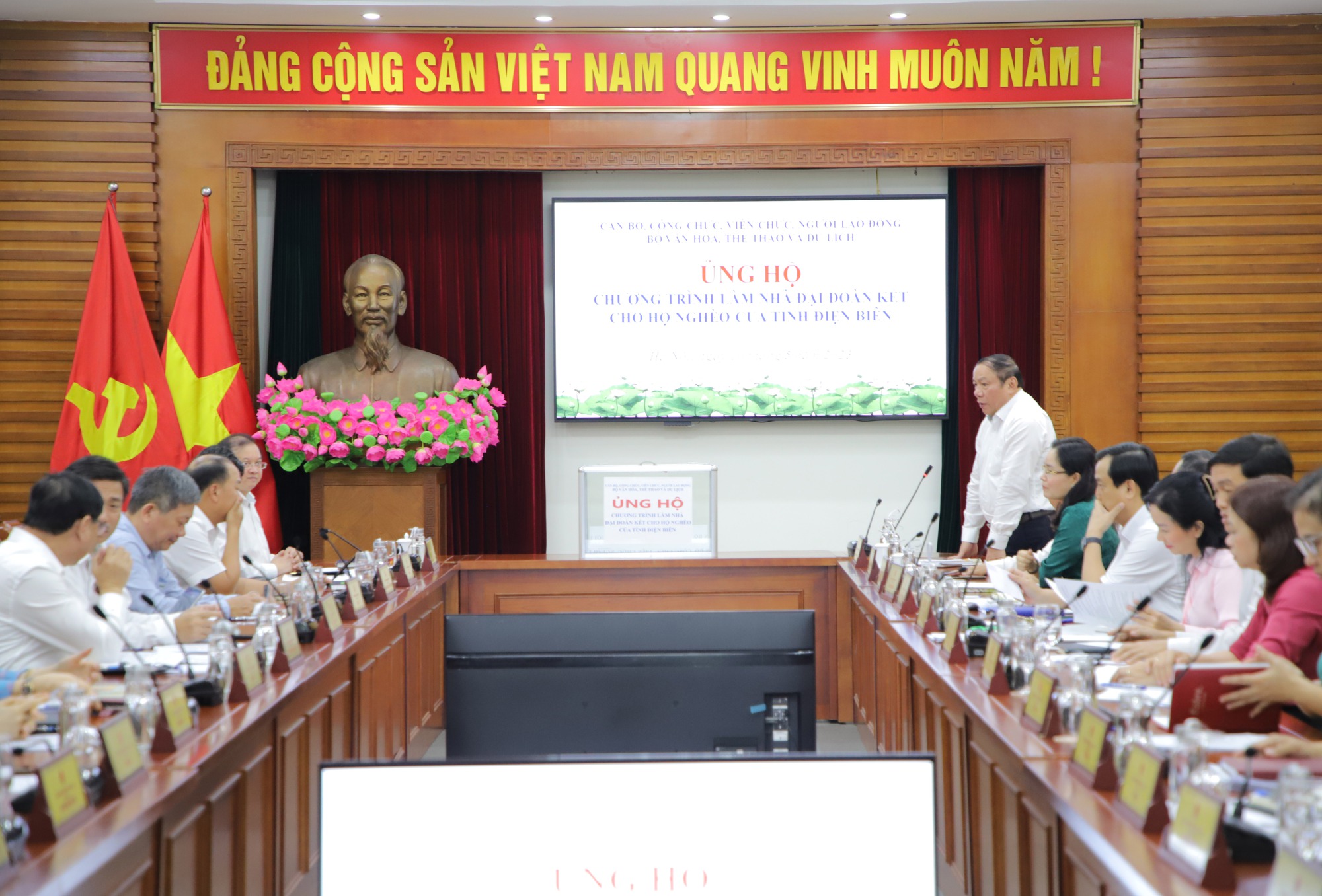 Bộ VHTTDL ủng hộ Chương trình xây nhà đại đoàn kết cho hộ nghèo của tỉnh Điện Biên - Ảnh 1.