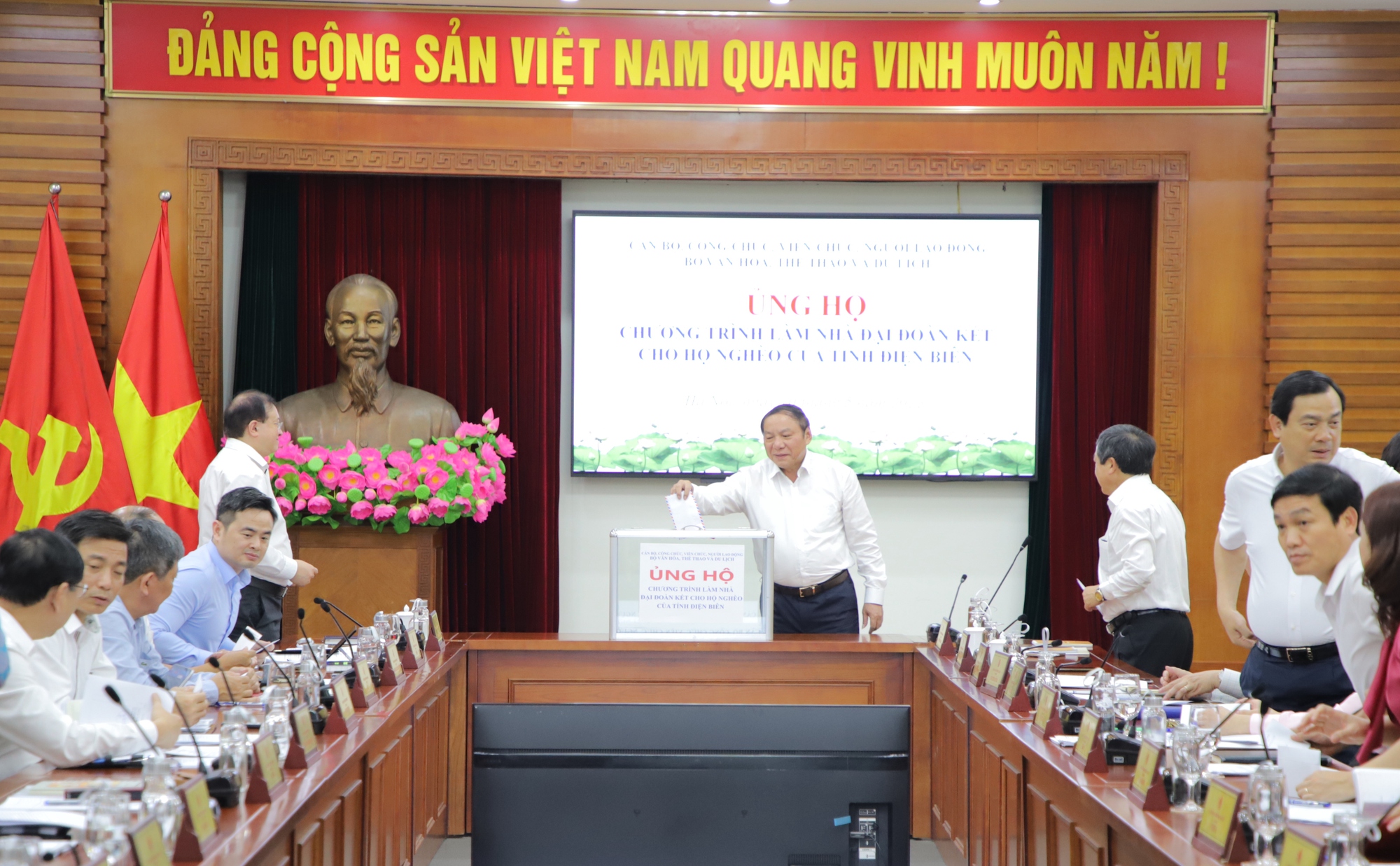 Bộ VHTTDL ủng hộ Chương trình xây nhà đại đoàn kết cho hộ nghèo của tỉnh Điện Biên - Ảnh 2.