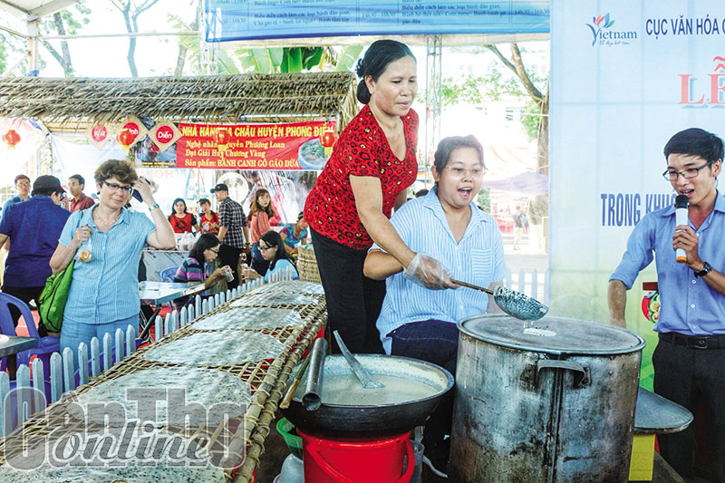 Cần Thơ: Ðể Lễ hội Bánh dân gian Nam Bộ tiếp tục phát triển - Ảnh 1.