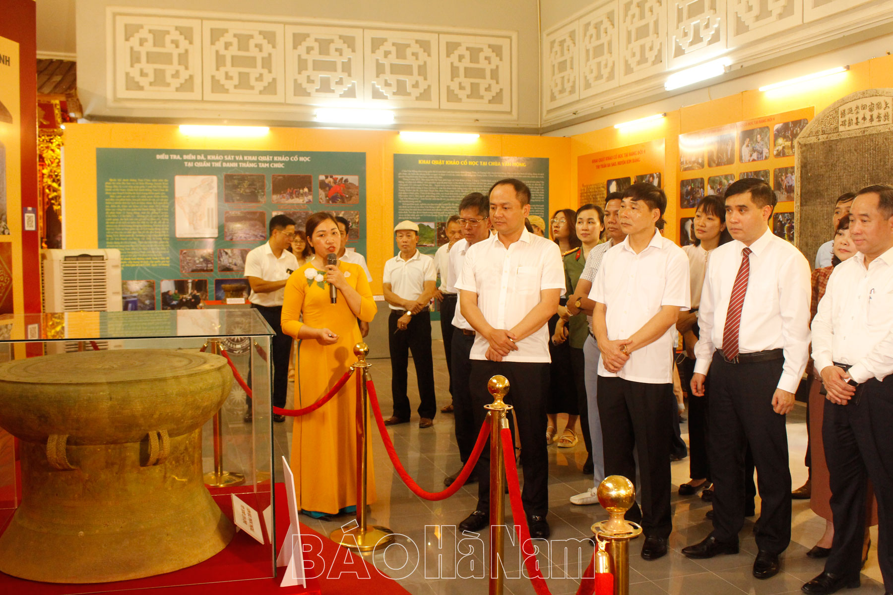 Khai mạc trưng bày “Bảo vật Quốc gia và cổ vật tiêu biểu tỉnh Hà Nam” và triển lãm “Điêu khắc Phật giáo qua bộ sưu tập của Bảo tàng Mỹ thuật Việt Nam” - Ảnh 2.