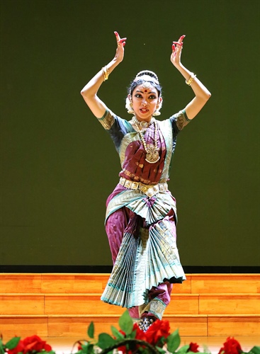 Giao lưu văn hóa múa cổ điển Ấn Độ Bharatnatyam - Ảnh 1.