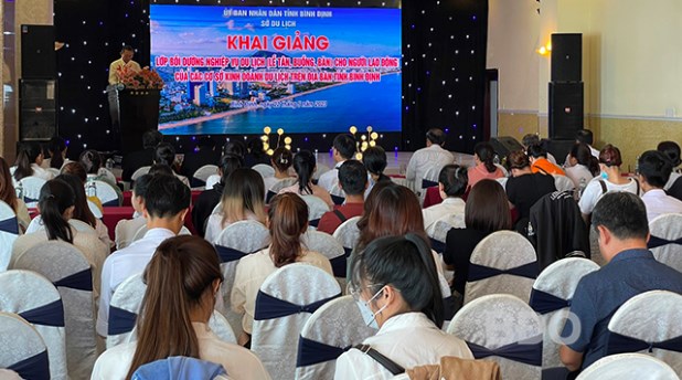 Bình Định: Bồi dưỡng nghiệp vụ du lịch cho 115 nhân viên cơ sở kinh doanh du lịch - Ảnh 1.
