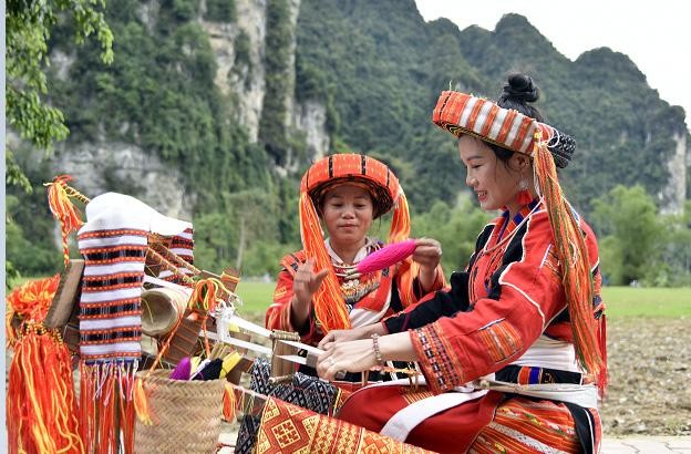 Nâng cao năng lực bảo tồn, phát huy trang phục truyền thống và nghề dệt của dân tộc Pà Thẻn gắn với phát triển du lịch - Ảnh 1.
