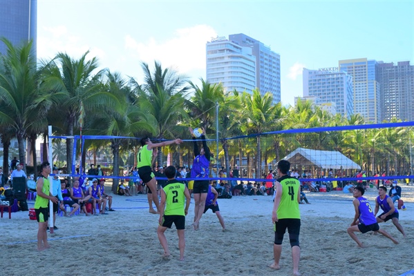 Khởi tranh Giải bóng đá, bóng chuyền bãi biển Đà Nẵng - Ảnh 1.