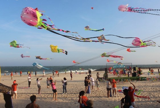 Du lịch biển Ninh Thuận và Bình Thuận hút khách dịp nghỉ lễ 30/4 và 1/5 - Ảnh 2.