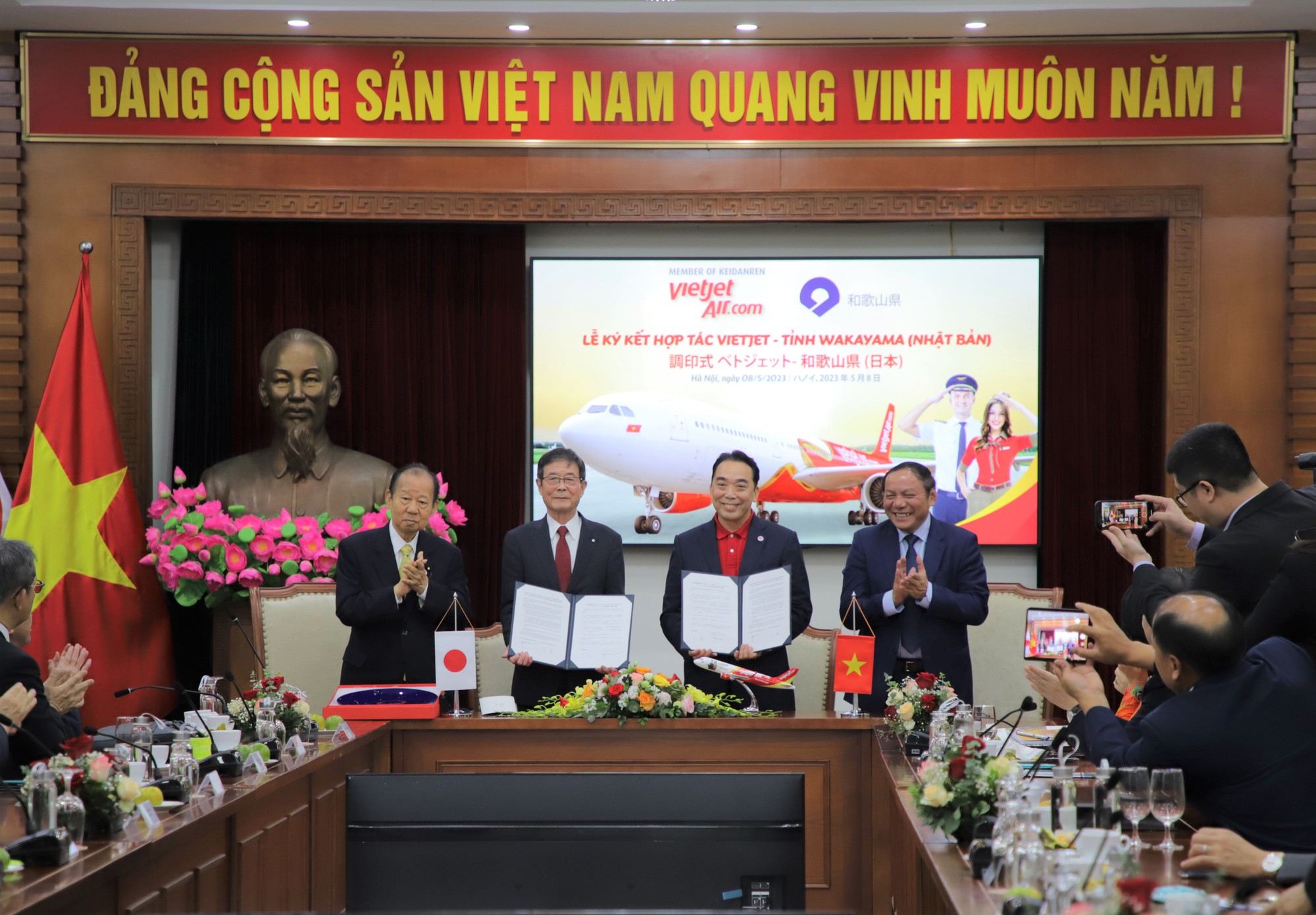 Bộ trưởng Nguyễn Văn Hùng tiếp và làm việc với Chủ tịch Liên minh Nghị sĩ hữu nghị Nhật Bản - Việt Nam - Ảnh 4.