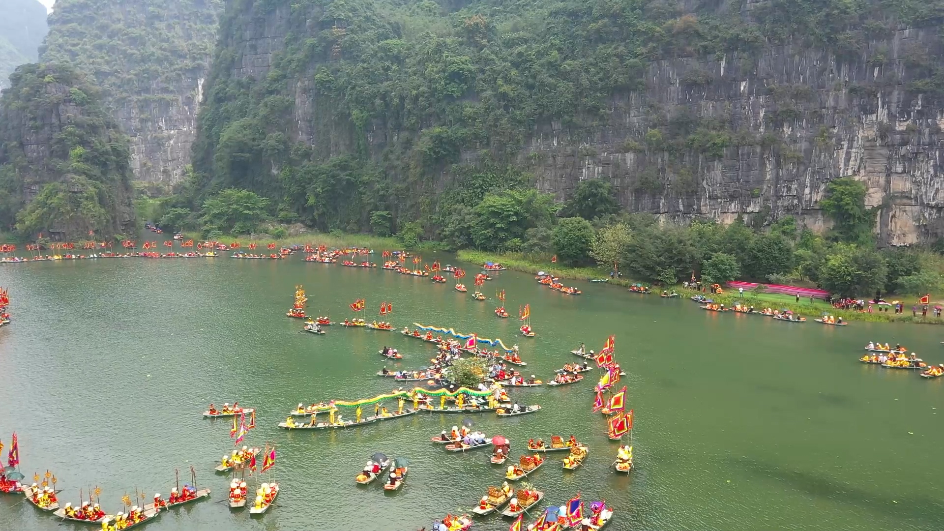 Ninh Bình: Lễ hội Tràng An 2023 góp phần kích cầu du lịch mùa thấp điểm - Ảnh 4.