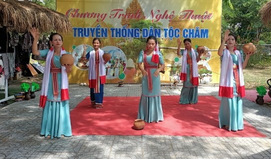 Du khách đến với Ninh Thuận tăng trong dịp Lễ hội Nho – Vang - Ảnh 1.