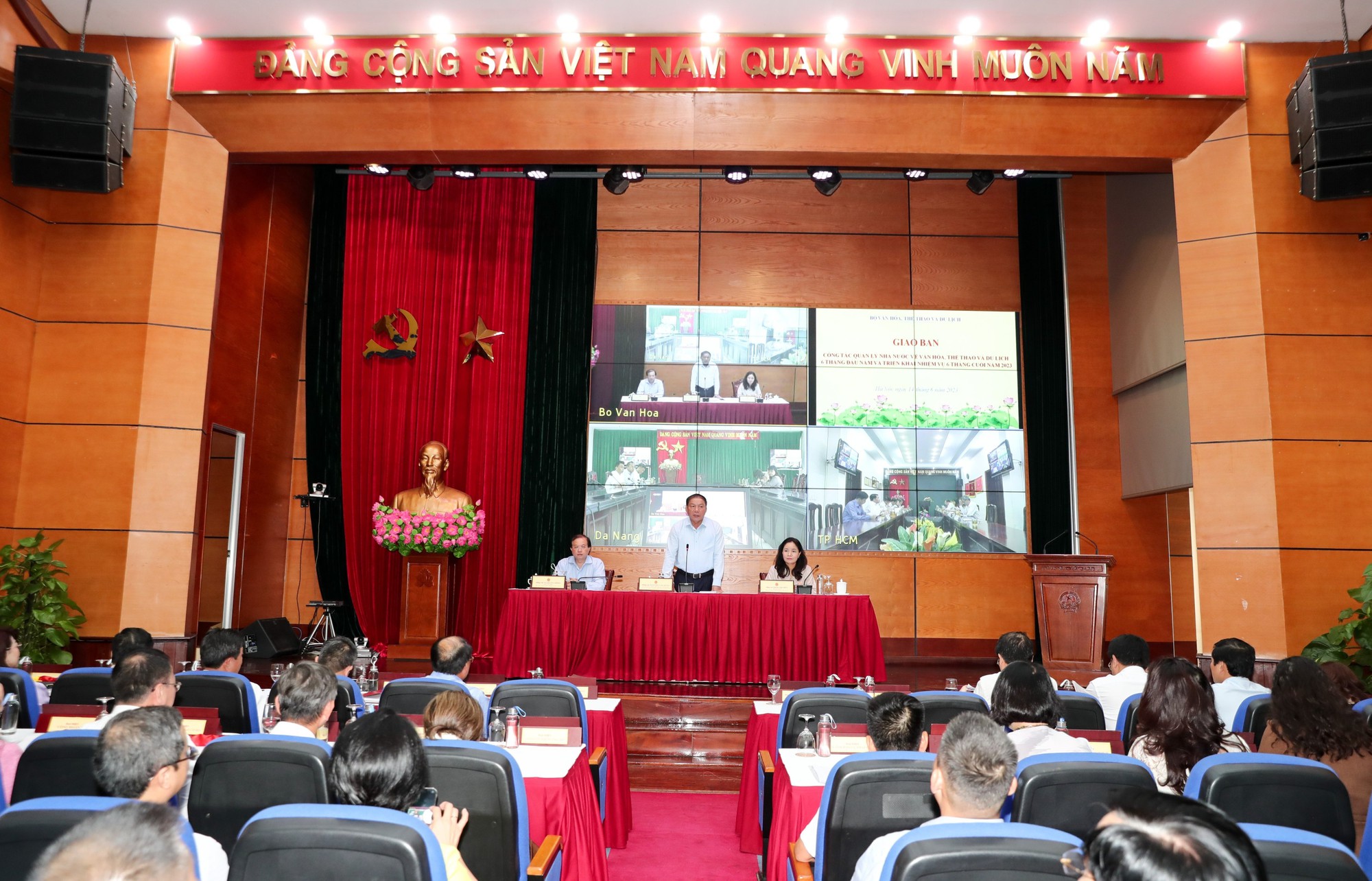 Bộ trưởng Nguyễn Văn Hùng: &quot;Không né tránh, chọn việc dễ bỏ việc khó&quot; - Ảnh 1.