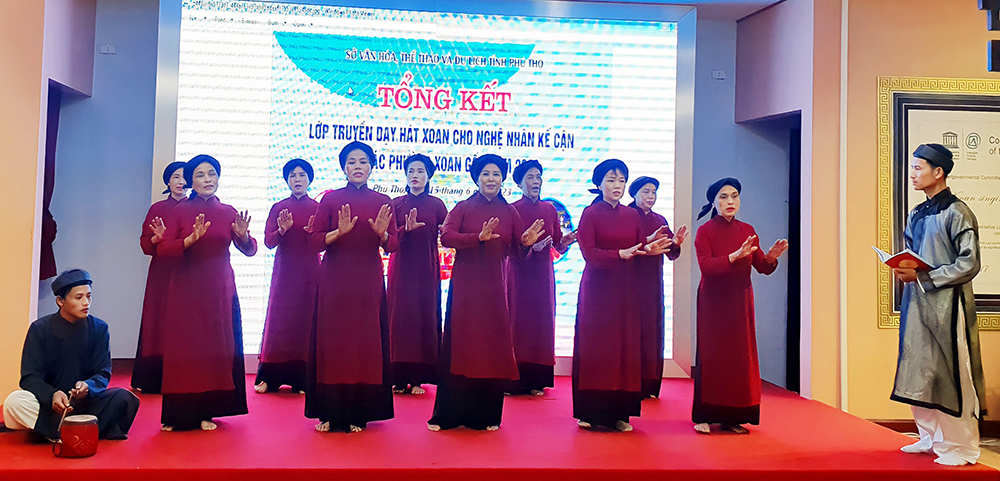 Phú Thọ: Tổng kết lớp truyền dạy hát Xoan cho nghệ nhân kế cận tại các phường Xoan gốc - Ảnh 2.