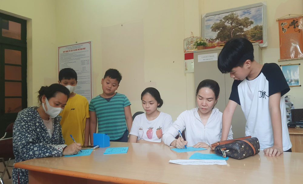 Thư viện tỉnh Bắc Giang mỗi ngày đón hàng trăm lượt độc giả - Ảnh 2.