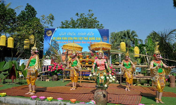 Trà Vinh bảo tồn và phát huy bản sắc văn hóa ở vùng đồng bào dân tộc Khmer trong tình hình mới - Ảnh 2.