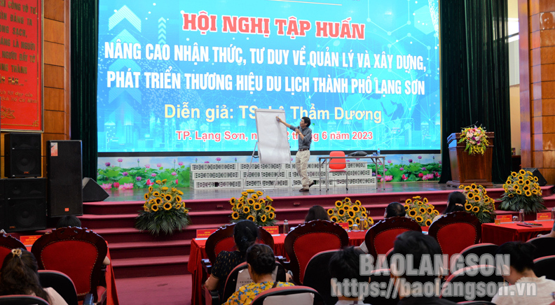 Gần 300 đại biểu được tập huấn về phát triển thương hiệu du lịch thành phố Lạng Sơn - Ảnh 3.