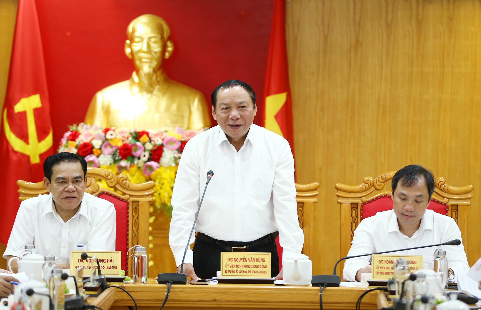 Bộ trưởng Nguyễn Văn Hùng: Bộ VHTTDL luôn ủng hộ, đồng hành để &quot;đánh thức&quot; những tiềm năng của núi Hồng, sông La, con người Hà Tĩnh - Ảnh 7.