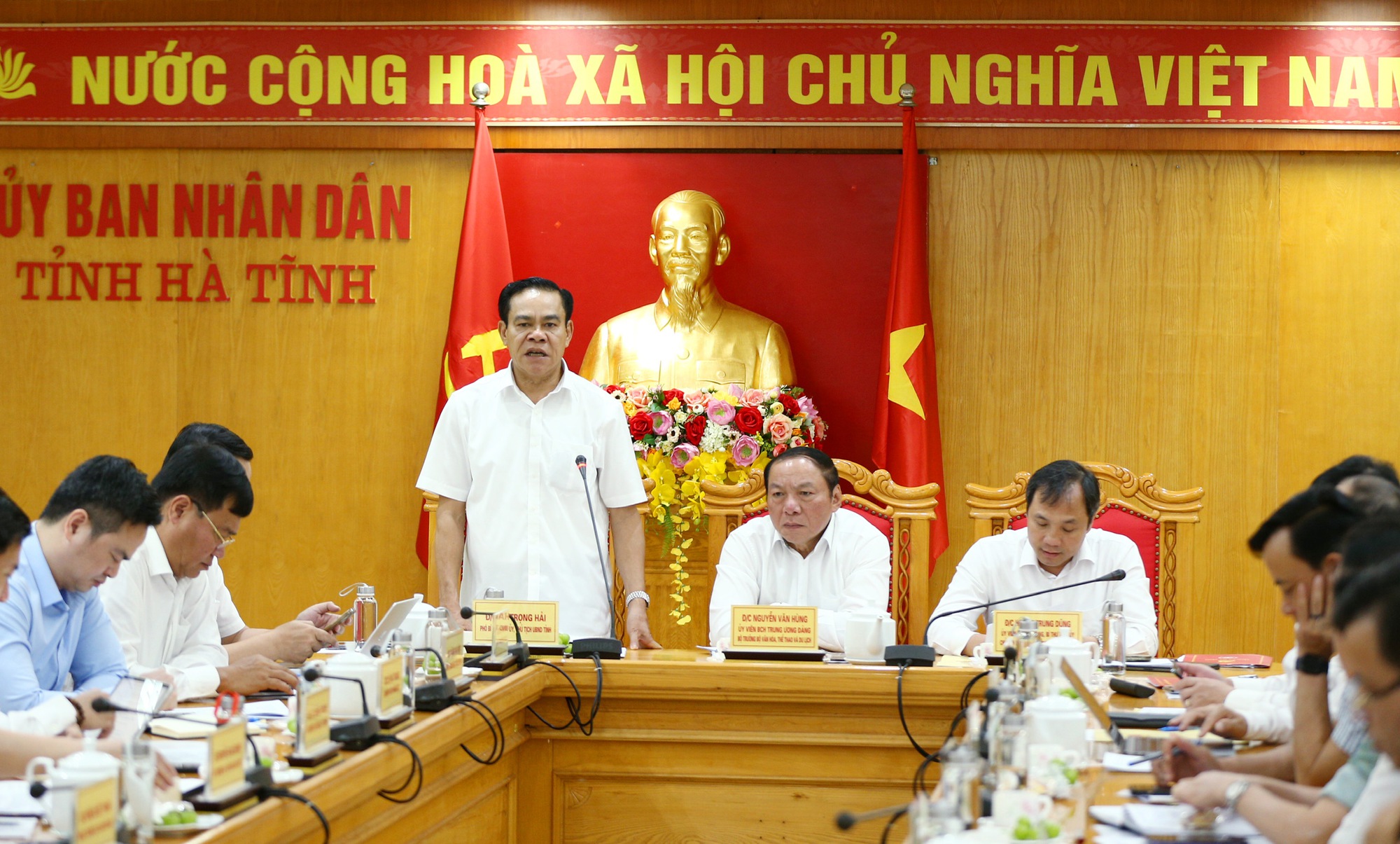 Bộ trưởng Nguyễn Văn Hùng: Bộ VHTTDL luôn ủng hộ, đồng hành để &quot;đánh thức&quot; những tiềm năng của núi Hồng, sông La, con người Hà Tĩnh - Ảnh 3.