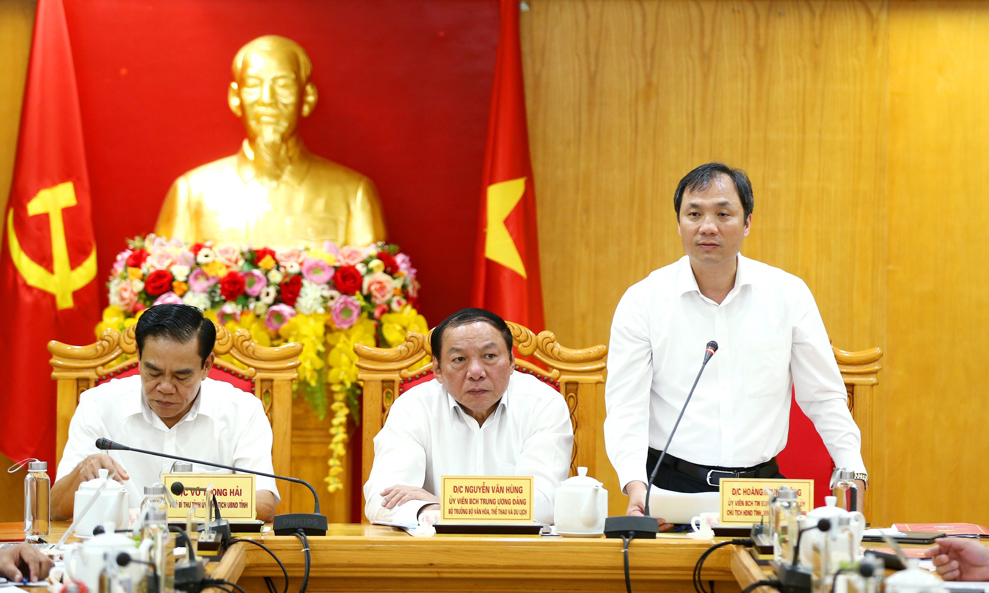 Bộ trưởng Nguyễn Văn Hùng: Bộ VHTTDL luôn ủng hộ, đồng hành để &quot;đánh thức&quot; những tiềm năng của núi Hồng, sông La, con người Hà Tĩnh - Ảnh 4.