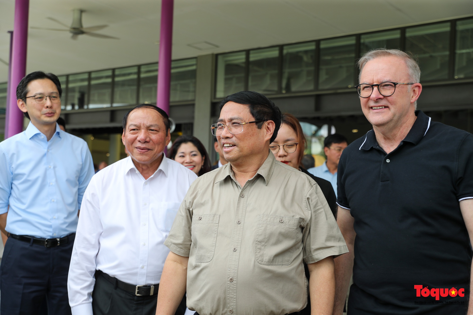 Thủ tướng Phạm Minh Chính và Thủ tướng Anthony Albanese thăm, động viên đội tuyển bóng nữ - Ảnh 5.