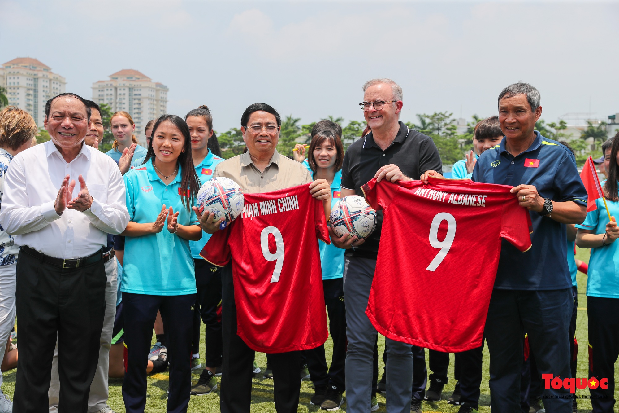 Thủ tướng Phạm Minh Chính và Thủ tướng Anthony Albanese thăm, động viên đội tuyển bóng nữ - Ảnh 10.