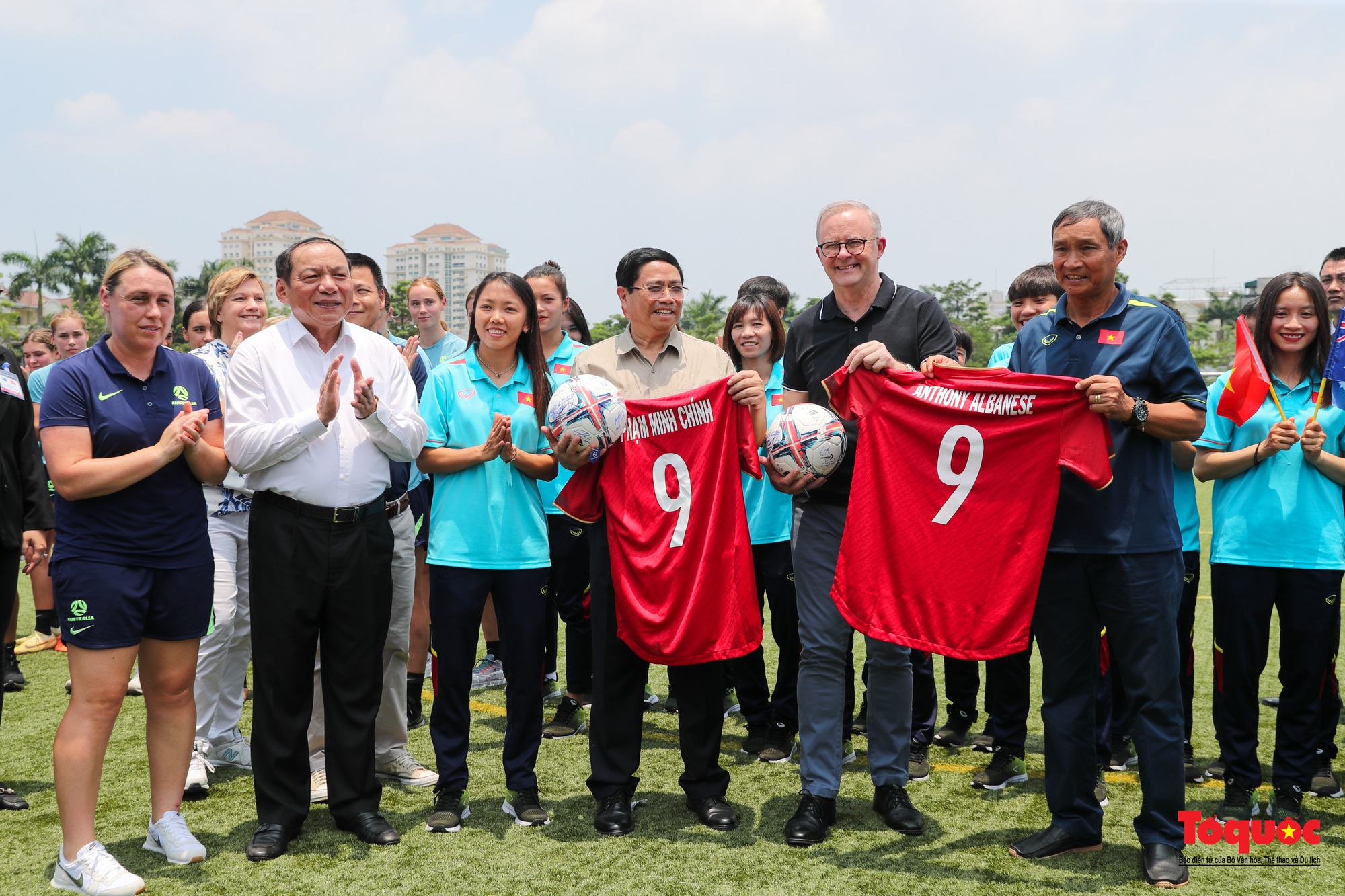 Thủ tướng Phạm Minh Chính và Thủ tướng Anthony Albanese thăm, động viên đội tuyển bóng nữ - Ảnh 9.
