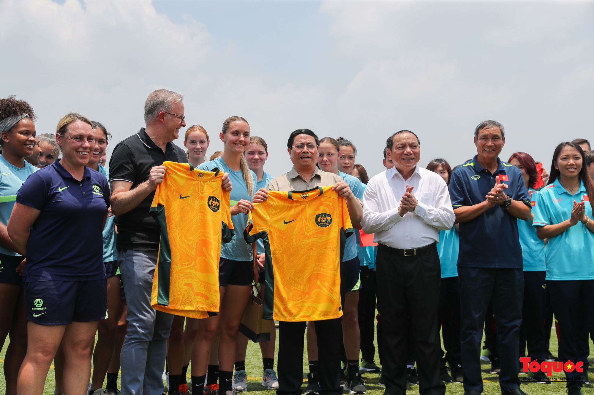 Thủ tướng Phạm Minh Chính và Thủ tướng Anthony Albanese thăm, động viên đội tuyển bóng nữ - Ảnh 11.