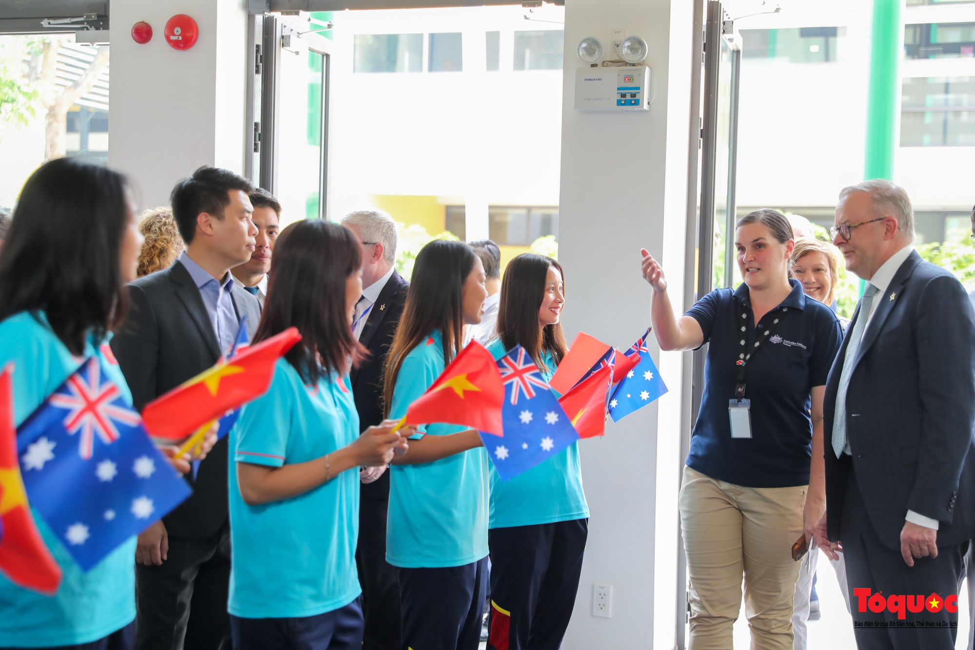 Thủ tướng Phạm Minh Chính và Thủ tướng Anthony Albanese thăm, động viên đội tuyển bóng nữ - Ảnh 3.