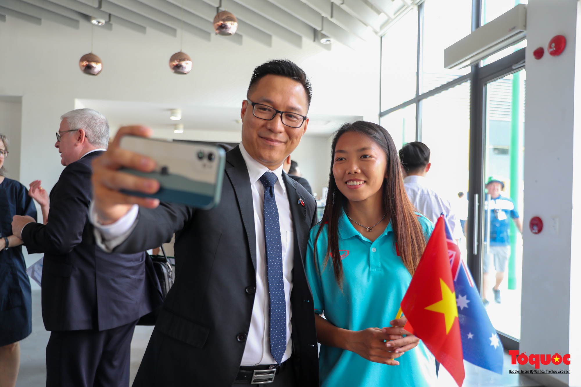 Thủ tướng Phạm Minh Chính và Thủ tướng Anthony Albanese thăm, động viên đội tuyển bóng nữ - Ảnh 16.