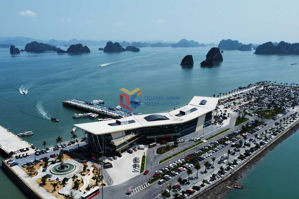 Quảng Ninh: Du lịch biển, đảo bứt phá từ cảng bến đồng bộ, hiện đại - Ảnh 3.